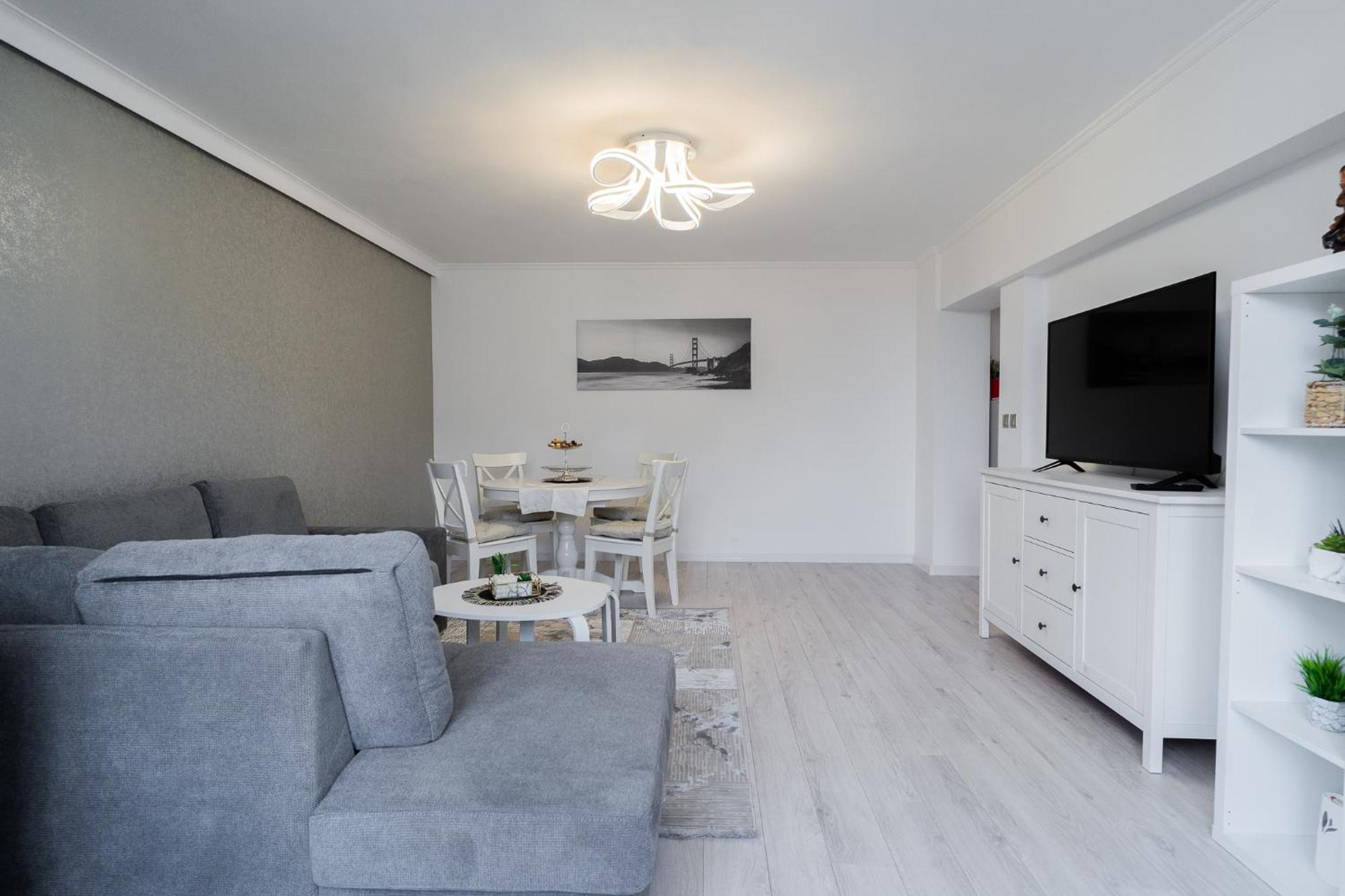 Luxury 2Br On Decebal Avenue Appartement Boekarest Buitenkant foto